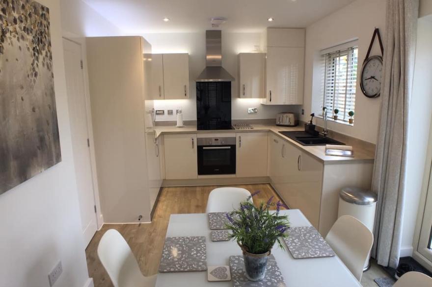Skylark Cottage - Bourton on the Water. Modern detached 3 bed property sleeps 6.