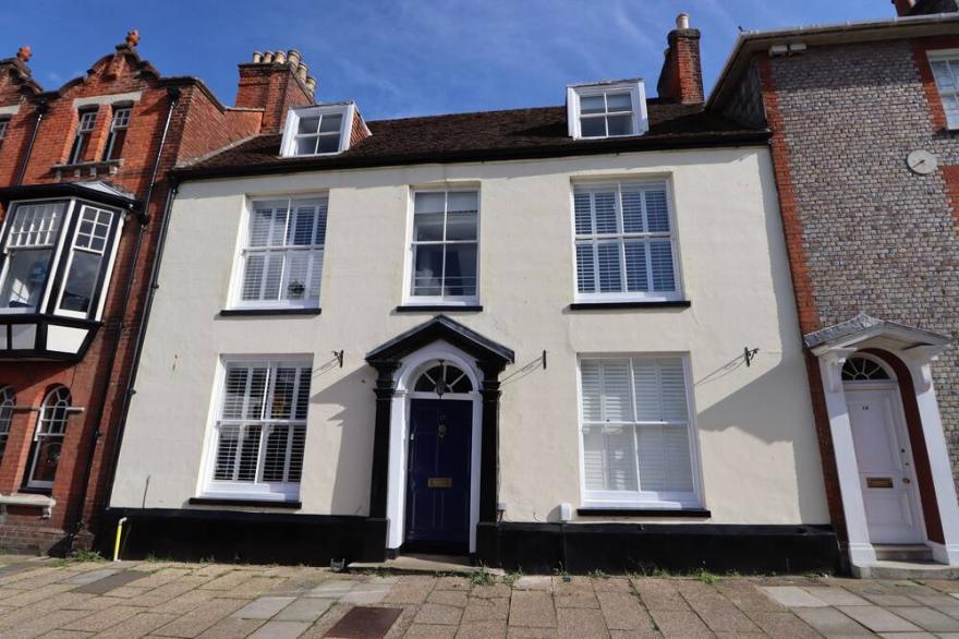 Quay Town House -  a house that sleeps 10 guests  in 5 bedrooms
