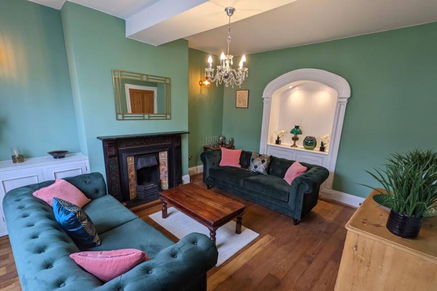 Quay Town House -  a house that sleeps 10 guests  in 5 bedrooms