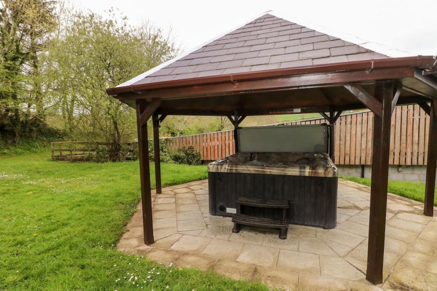 THE COTTAGE, pet friendly, character holiday cottage in Brynhoffnant