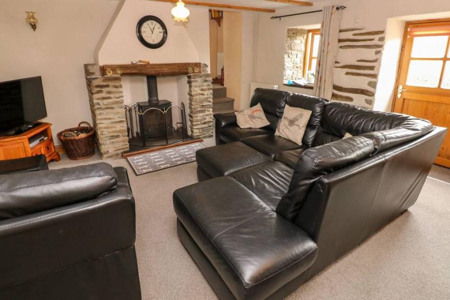 THE COTTAGE, pet friendly, character holiday cottage in Brynhoffnant