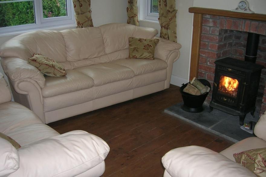 3 Bedroom Detached House With It's Own Private Hot Tub Outside & Free WI FI.