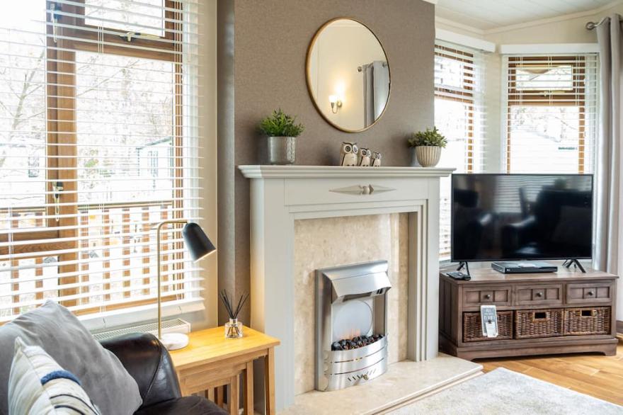 Luxury lodge in a 5* tranquil setting on the shore of Lake Windermere