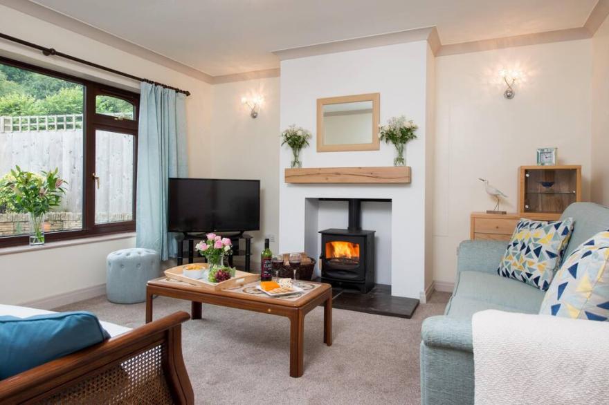 SEAWINDS, family friendly, with open fire in Robin Hood’s Bay