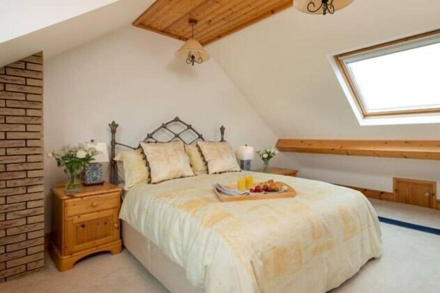 SEAWINDS, family friendly, with open fire in Robin Hood’s Bay