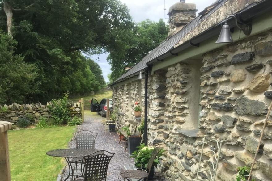 Idyllic cottage next to the river, Betws Y Coed with picturesque view