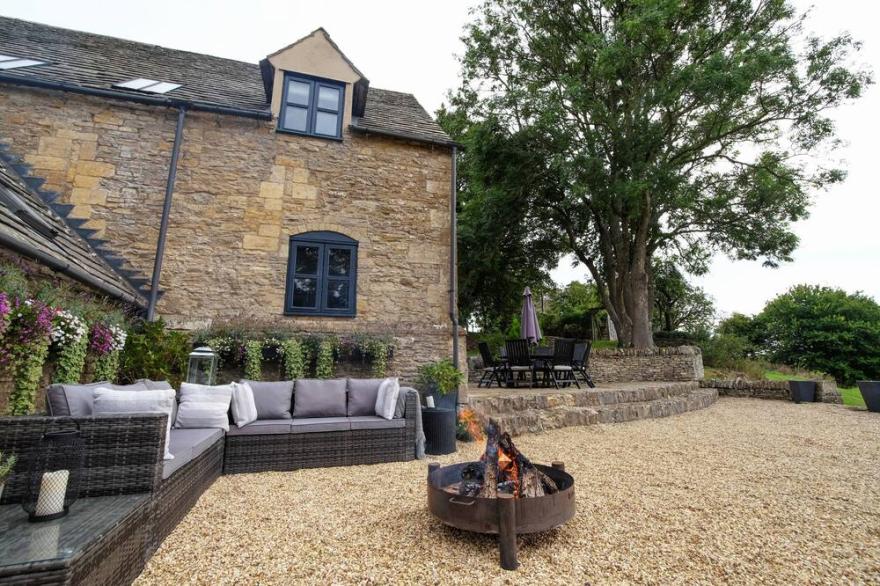 Gorgeous 18th Century Barn Conversion - Cotswolds
