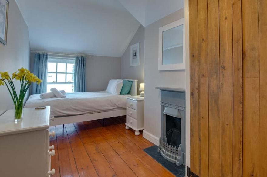 Corner Cottage, 25 Virgin Street