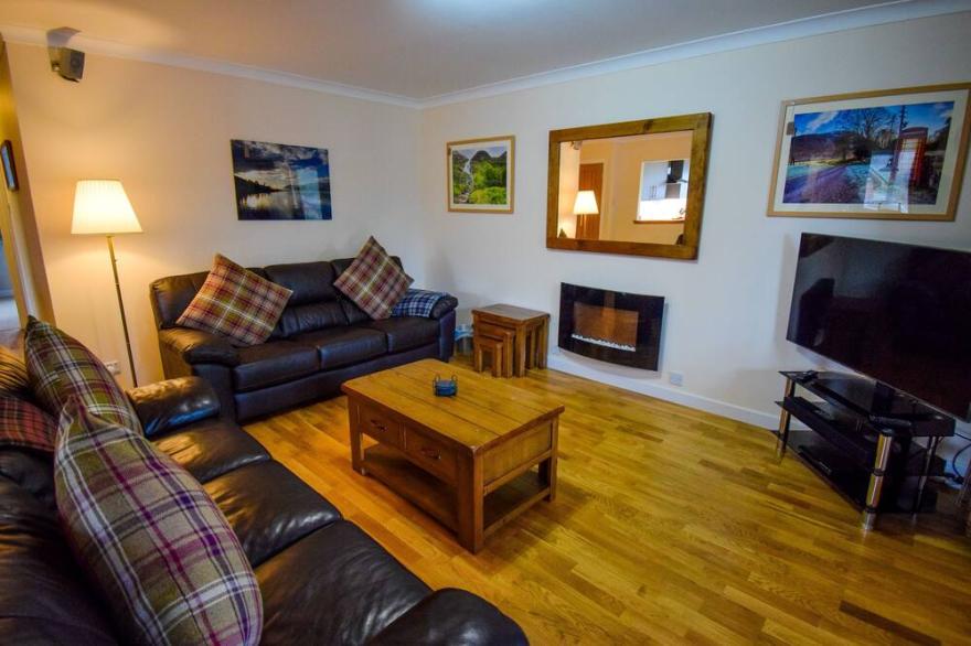 Lodge 2 - sleeps 6 guests  in 3 bedrooms