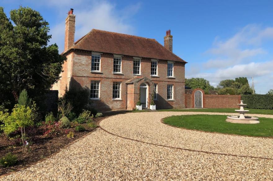 Farmhouse Holiday Lodge, near West Wittering beach, Chichester & Goodwood