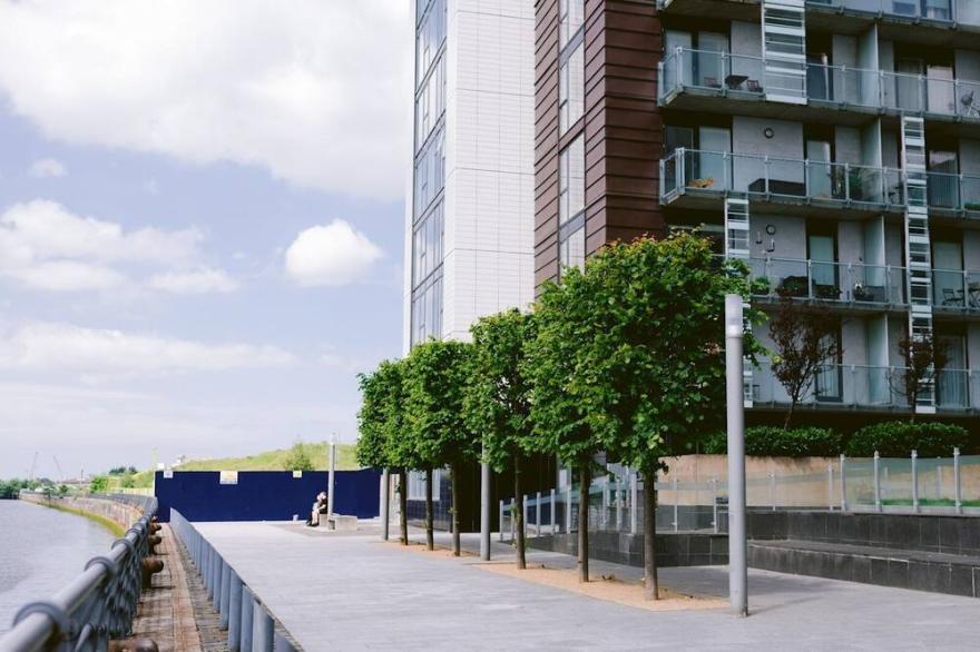 Pass the Keys | Bright, Modern 1bedroom Apartment Glasgow Harbour