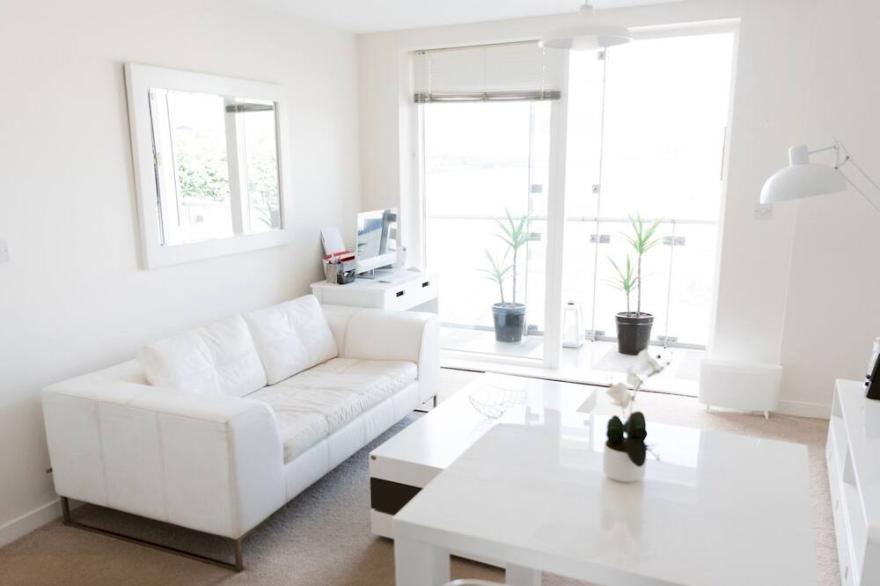 Pass the Keys | Bright, Modern 1bedroom Apartment Glasgow Harbour