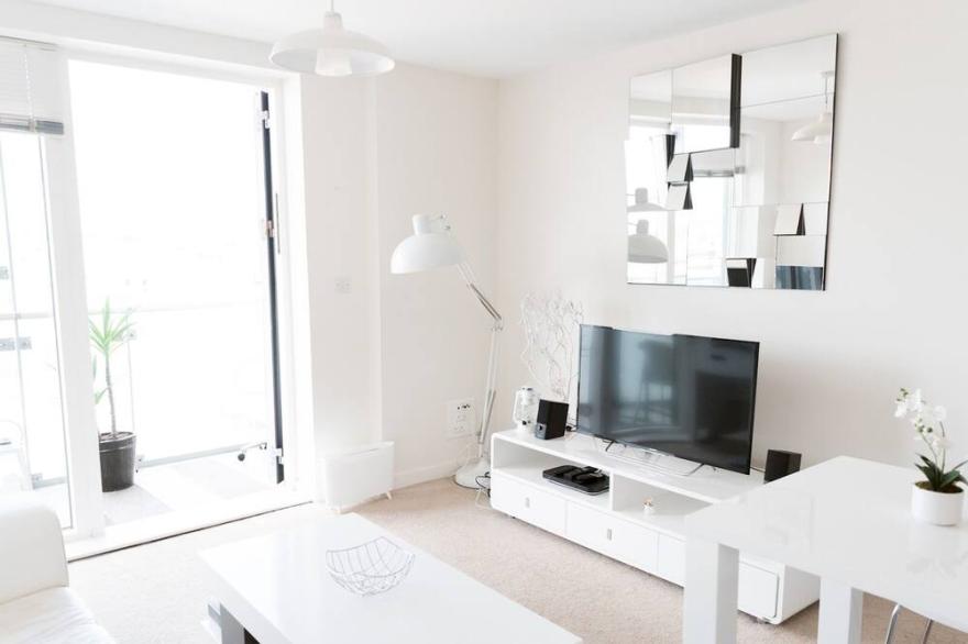 Pass the Keys | Bright, Modern 1bedroom Apartment Glasgow Harbour