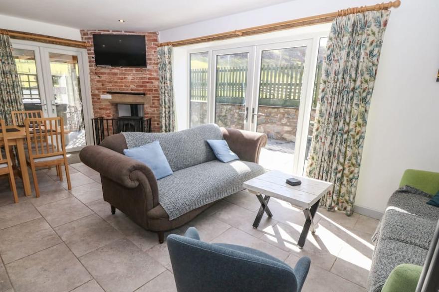 Y STABL (THE STABLE, family friendly in Llanrhaeadr-Ym-Mochnant