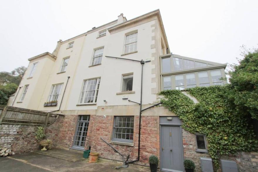 Large Clifton One Bed Flat + Parking