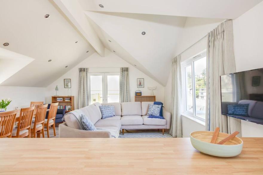 NEW: 5 bedroom house w/estuary views - Newly refurbished - Parking