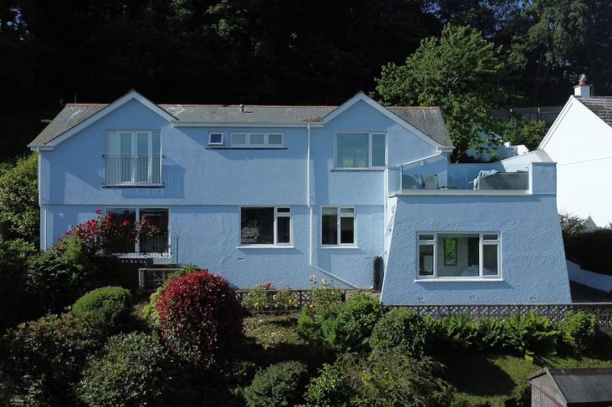NEW: 5 bedroom house w/estuary views - Newly refurbished - Parking