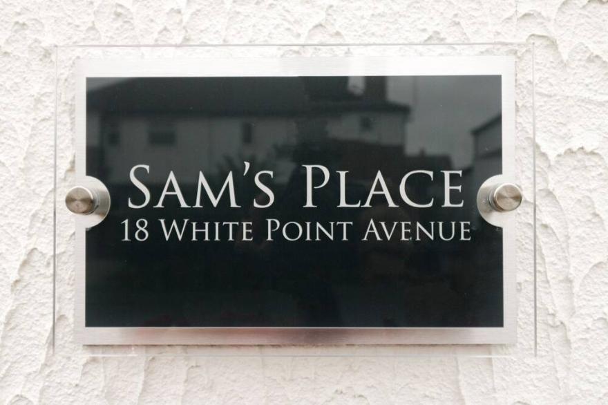 SAM'S PLACE, family friendly, country holiday cottage in Whitby