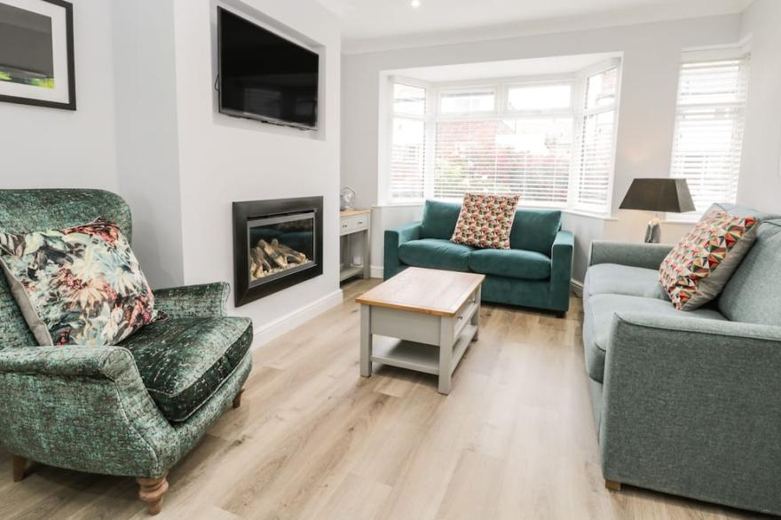 SAM'S PLACE, family friendly, country holiday cottage in Whitby