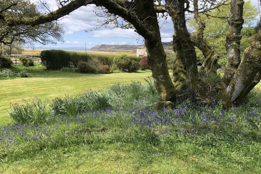 Farm house, family and pet friendly.