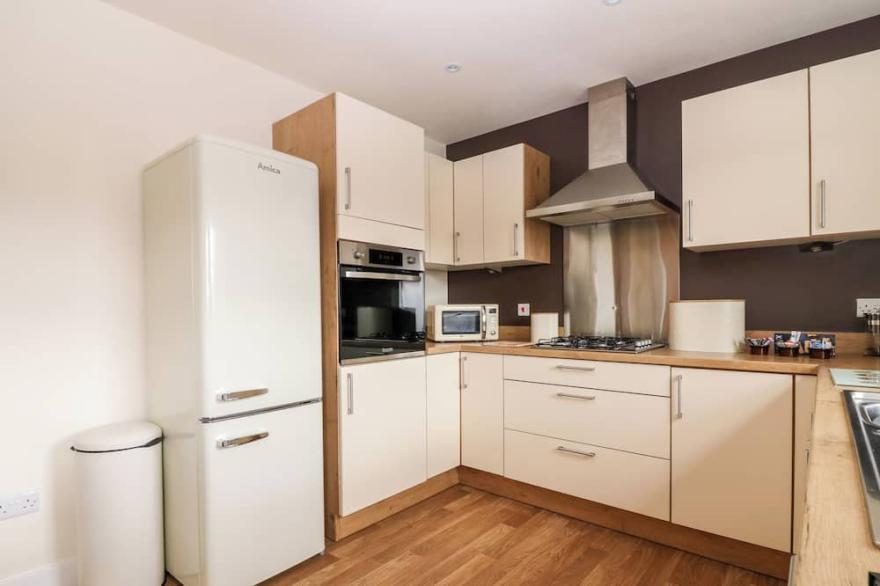 NUMBER 6, family friendly, character holiday cottage in St Andrews