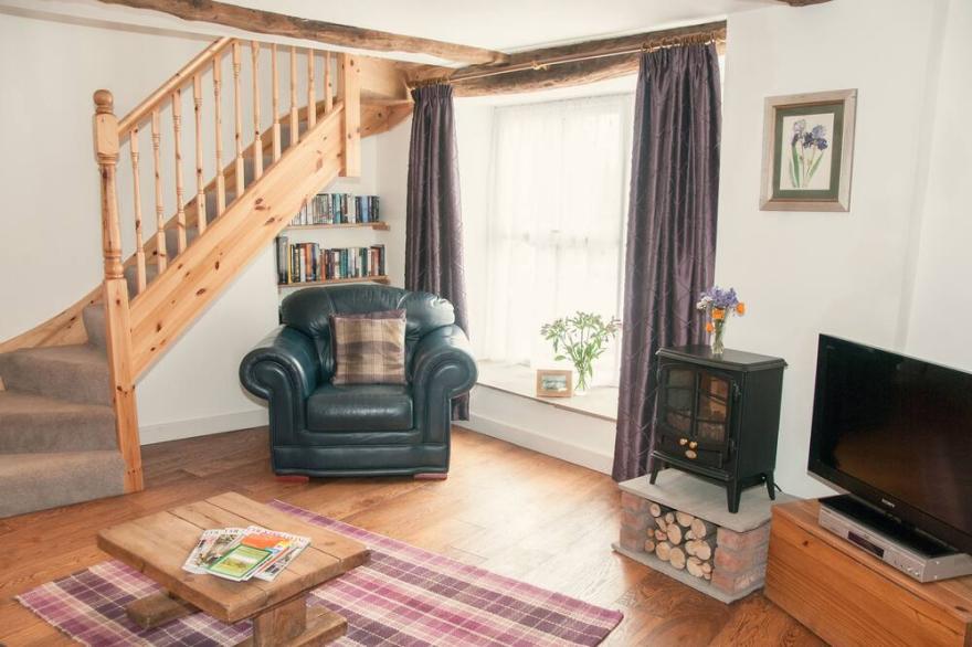 Beautiful C17th Cottage - pet-friendly, near Lake District, idyllic village.