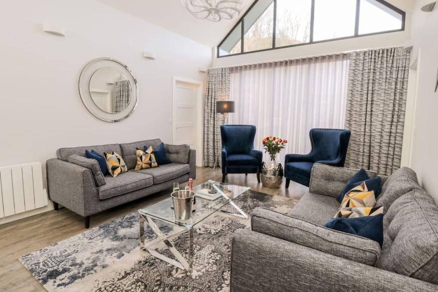 EAGLE FERN, pet friendly, luxury holiday cottage in Bamburgh