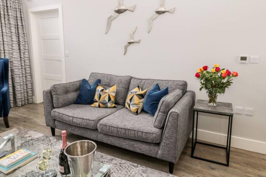 EAGLE FERN, pet friendly, luxury holiday cottage in Bamburgh