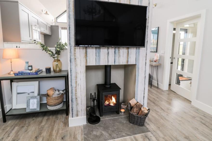 EAGLE FERN, pet friendly, luxury holiday cottage in Bamburgh