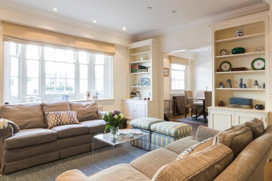 Sweet cobbled mews house - 3bed, Kensington