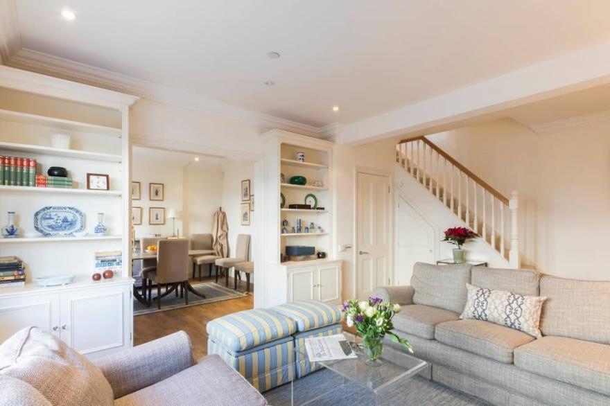Sweet cobbled mews house - 3bed, Kensington