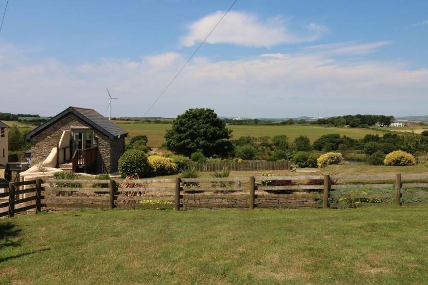 OAK COTTAGE, family friendly, with a garden in Tregony