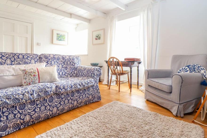 CHY LOWENA, family friendly, character holiday cottage in Pendeen