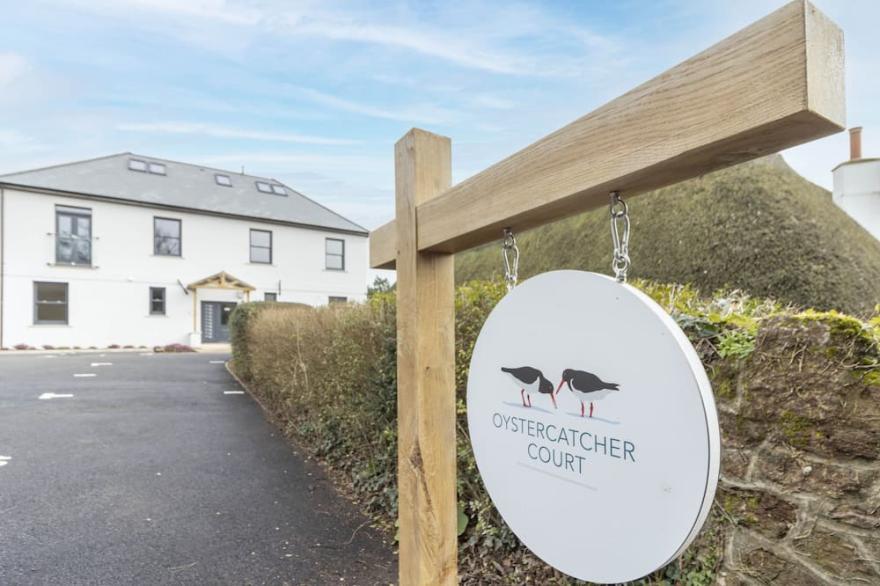 Oystercatcher Court, New 2 Bed Apartment, Village Location, Mins From Beach
