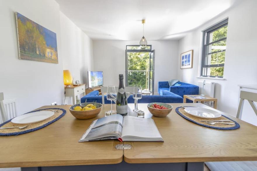 Oystercatcher Court, New 2 Bed Apartment, Village Location, Mins From Beach