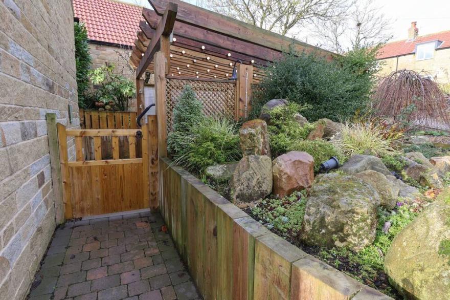 THE STABLES, pet friendly, with hot tub in Seamer, North Yorkshire