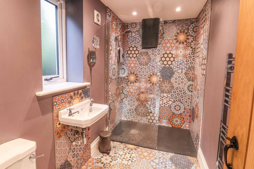 THE STABLES, pet friendly, with hot tub in Seamer, North Yorkshire