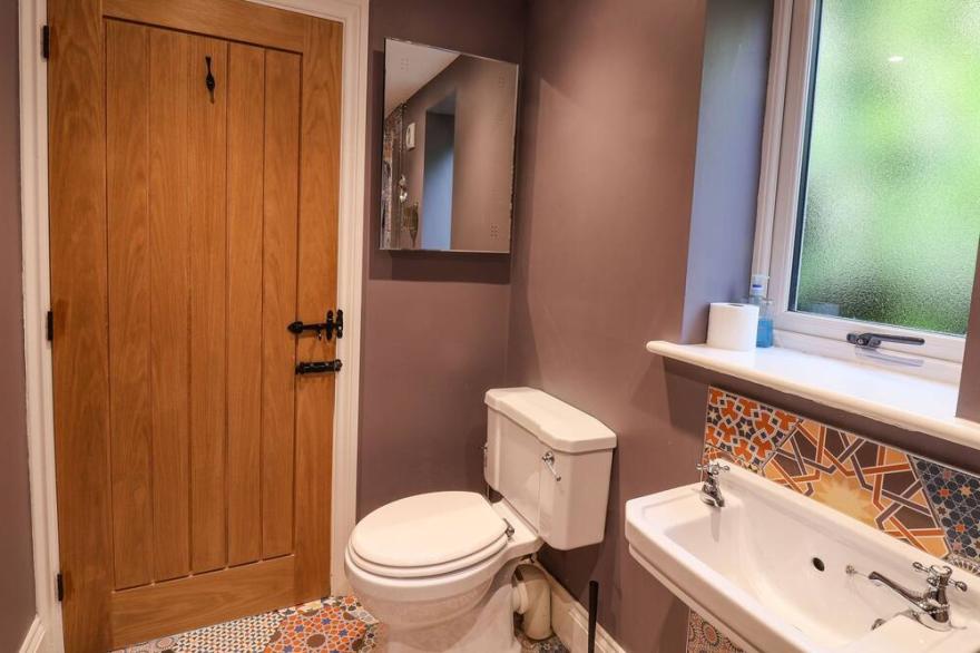 THE STABLES, pet friendly, with hot tub in Seamer, North Yorkshire