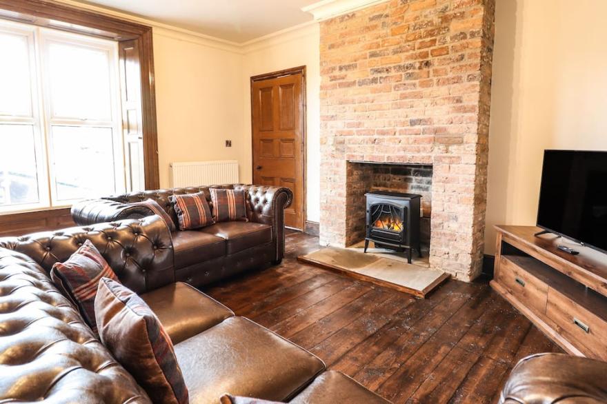 BODAIOCH HALL, pet friendly, luxury holiday cottage in Caersws