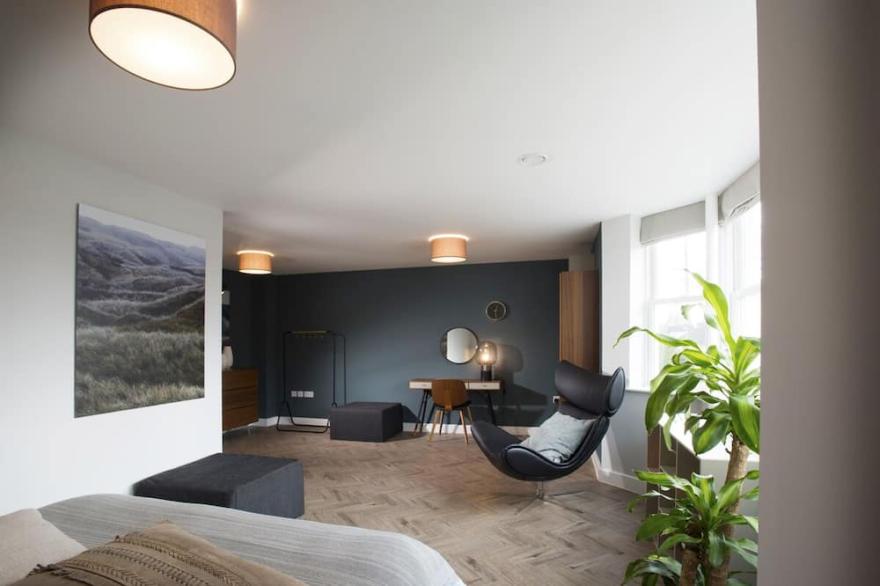 The Terrace a stylish & luxurious apartment with fabulous terrace & parking spac