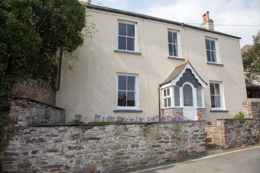 Delightful, Dog-Friendly Cottage in Millbrook, Cornwall near the coast