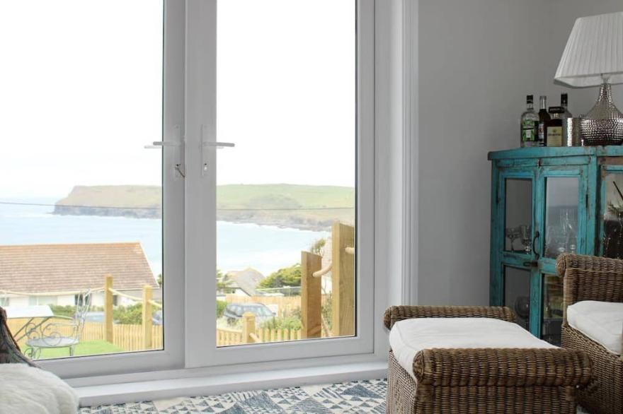 Dog friendly 4 bed bungalow overlooking Polzeath Beach