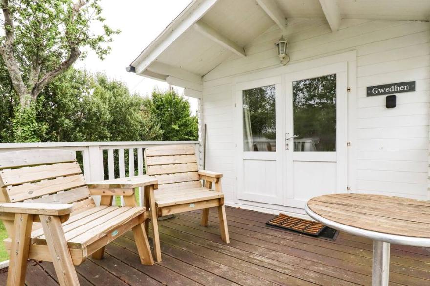 GWEDHEN, romantic, with a garden in Padstow