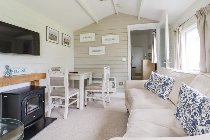 GWEDHEN, romantic, with a garden in Padstow