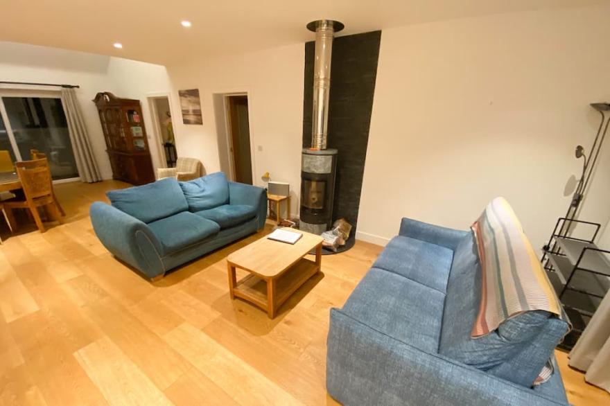 WOODLANDS CLOSE, pet friendly, luxury holiday cottage in Padstow