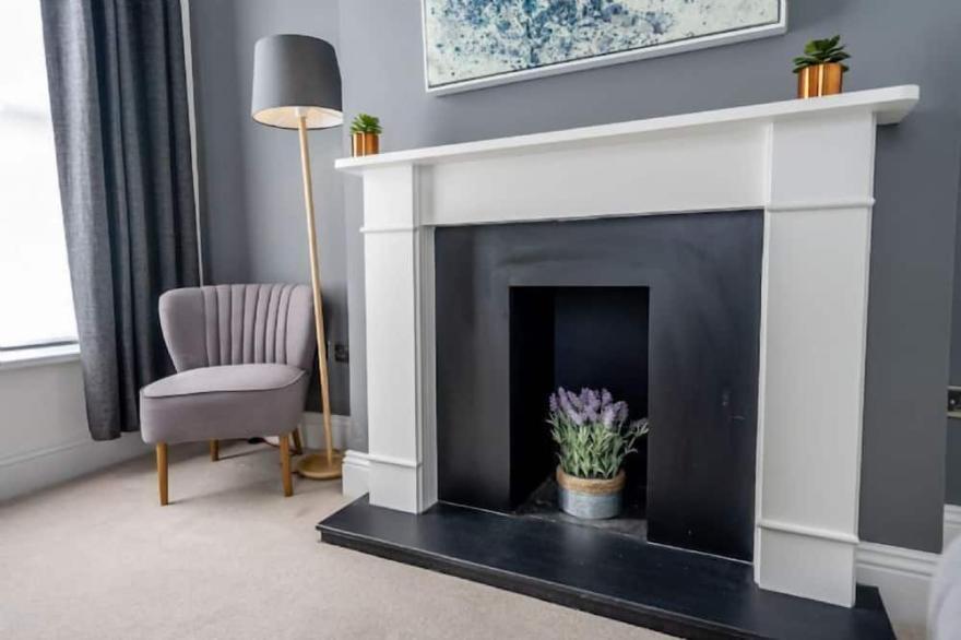 123 Nunnery Lane - sleeps 3 guests  in 1 bedroom