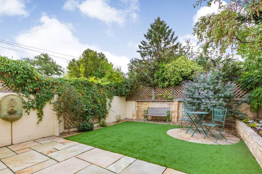 POSTMASTER'S LODGING, family friendly, with a garden in Winchcombe