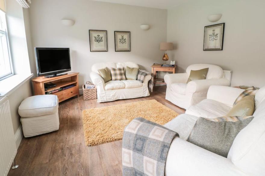 POSTMASTER'S LODGING, family friendly, with a garden in Winchcombe
