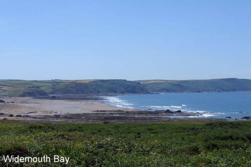 MILLERS COTTAGE, country holiday cottage, with a garden in Bude