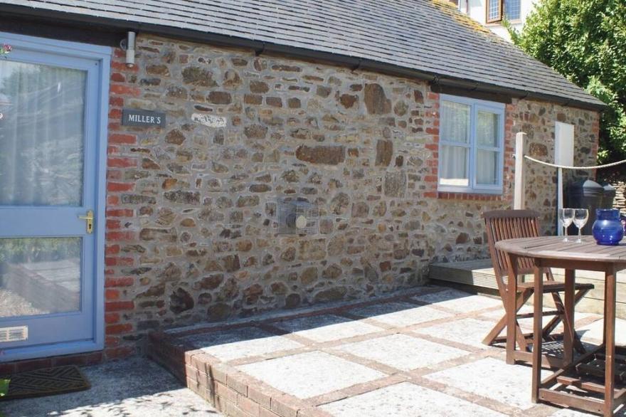 MILLERS COTTAGE, country holiday cottage, with a garden in Bude